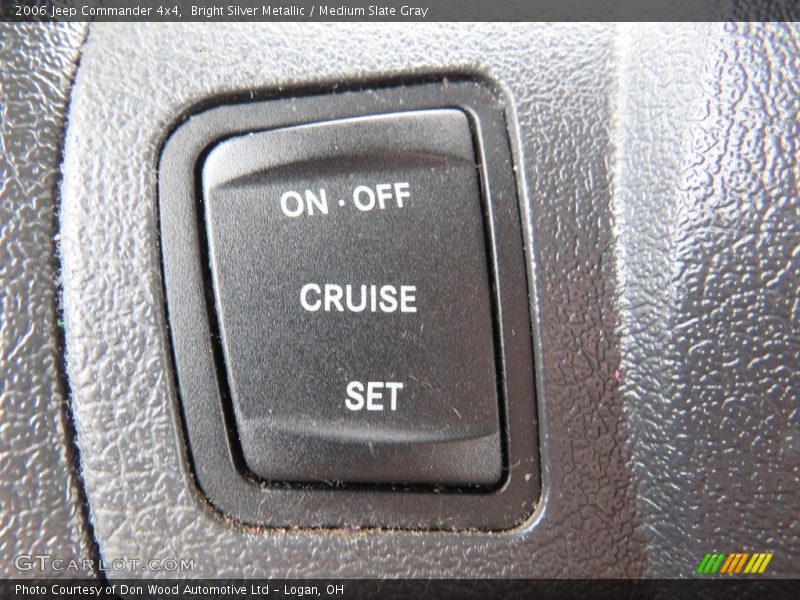 Bright Silver Metallic / Medium Slate Gray 2006 Jeep Commander 4x4