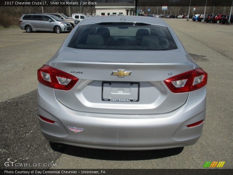 Silver Ice Metallic / Jet Black 2017 Chevrolet Cruze LT
