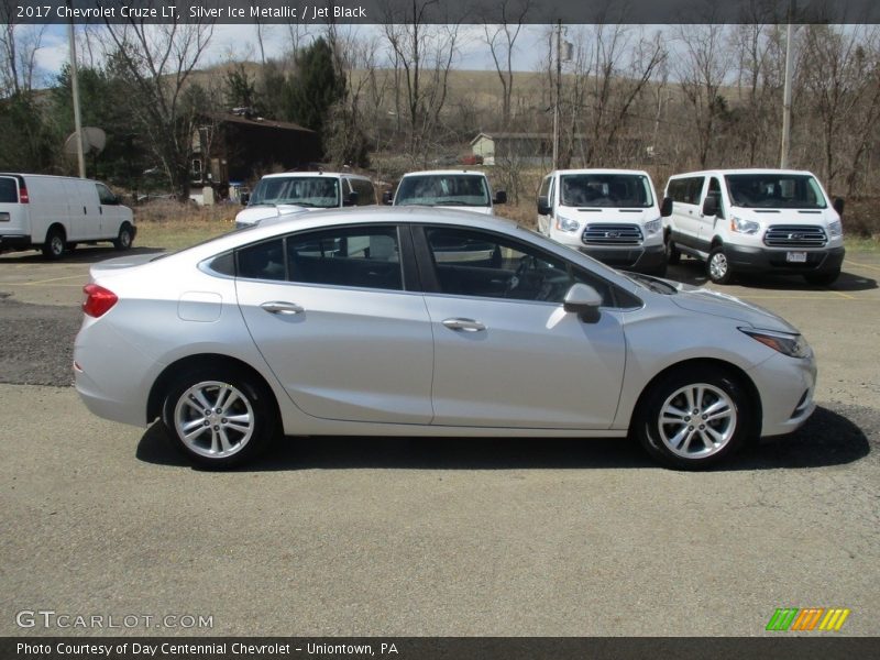 Silver Ice Metallic / Jet Black 2017 Chevrolet Cruze LT