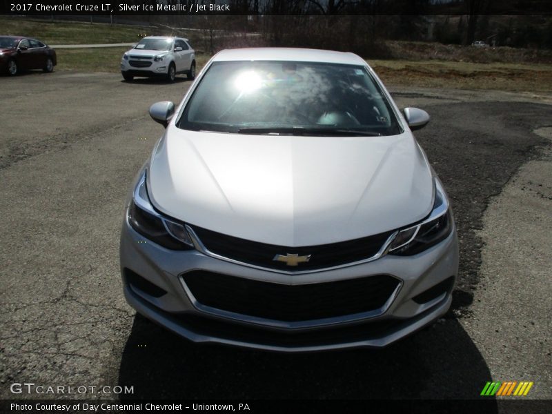 Silver Ice Metallic / Jet Black 2017 Chevrolet Cruze LT