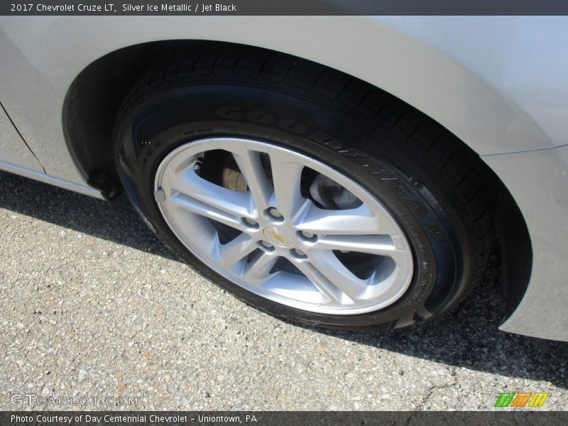 Silver Ice Metallic / Jet Black 2017 Chevrolet Cruze LT