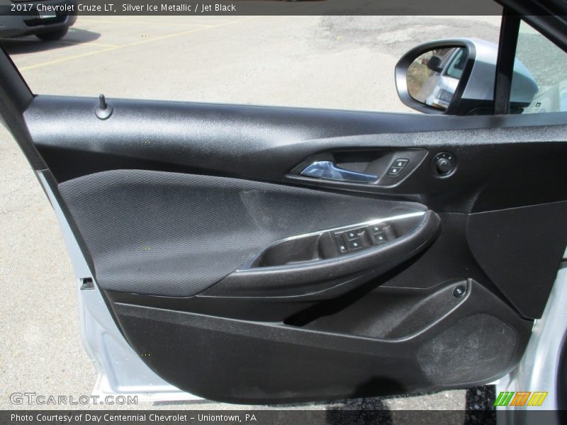 Silver Ice Metallic / Jet Black 2017 Chevrolet Cruze LT