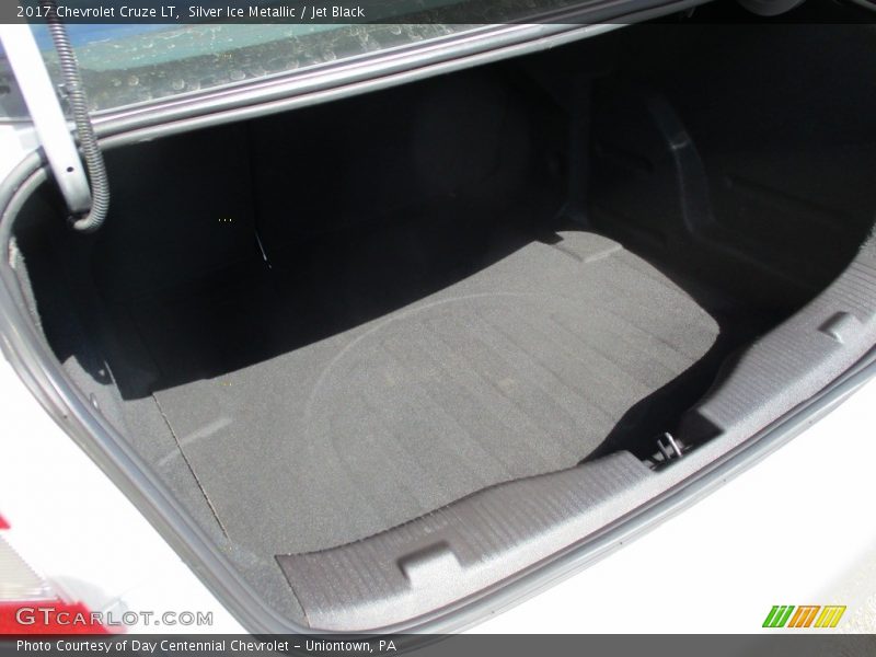 Silver Ice Metallic / Jet Black 2017 Chevrolet Cruze LT