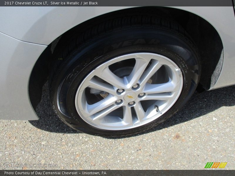Silver Ice Metallic / Jet Black 2017 Chevrolet Cruze LT