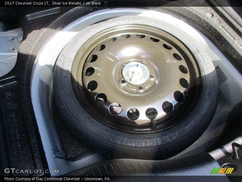 Silver Ice Metallic / Jet Black 2017 Chevrolet Cruze LT