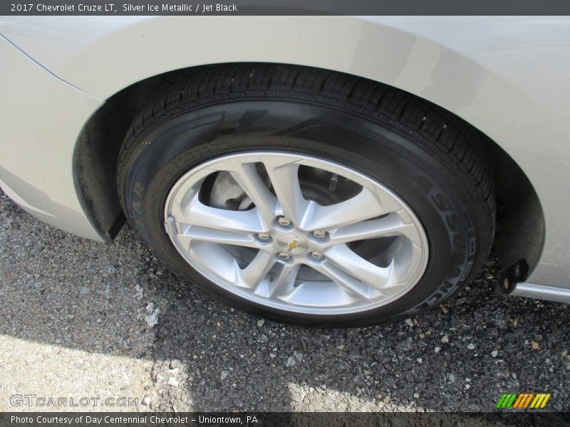 Silver Ice Metallic / Jet Black 2017 Chevrolet Cruze LT
