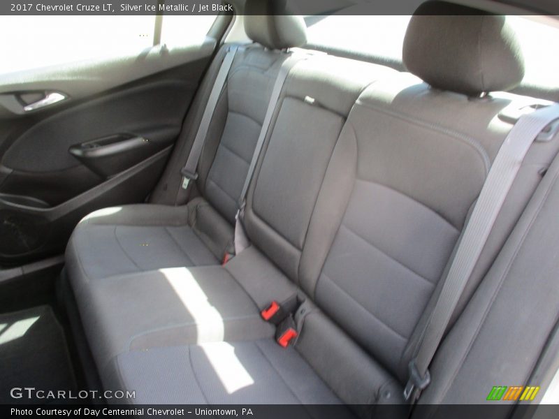 Silver Ice Metallic / Jet Black 2017 Chevrolet Cruze LT