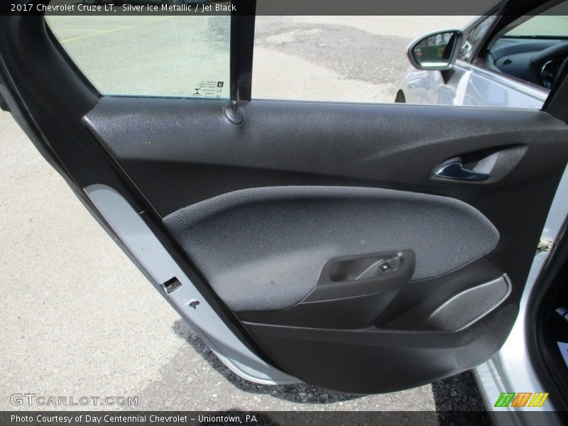 Silver Ice Metallic / Jet Black 2017 Chevrolet Cruze LT