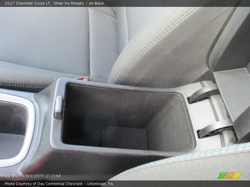 Silver Ice Metallic / Jet Black 2017 Chevrolet Cruze LT