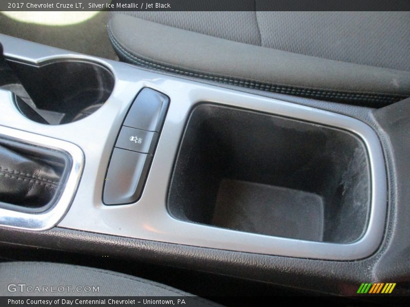 Silver Ice Metallic / Jet Black 2017 Chevrolet Cruze LT