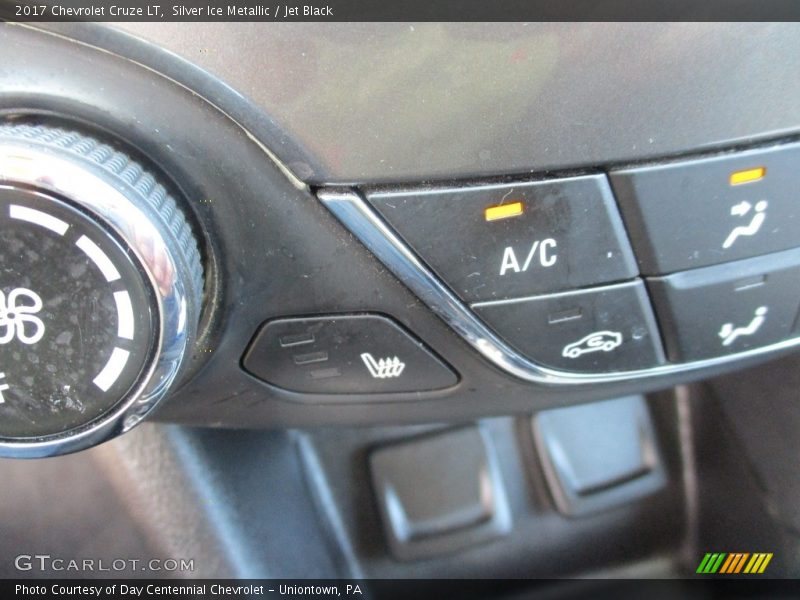 Silver Ice Metallic / Jet Black 2017 Chevrolet Cruze LT