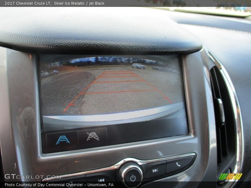 Silver Ice Metallic / Jet Black 2017 Chevrolet Cruze LT