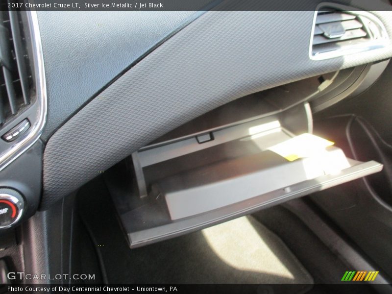 Silver Ice Metallic / Jet Black 2017 Chevrolet Cruze LT