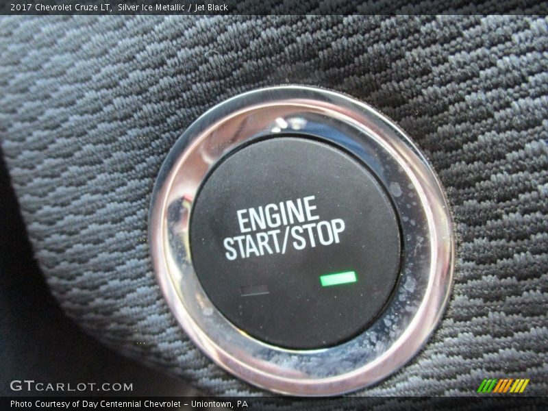 Silver Ice Metallic / Jet Black 2017 Chevrolet Cruze LT