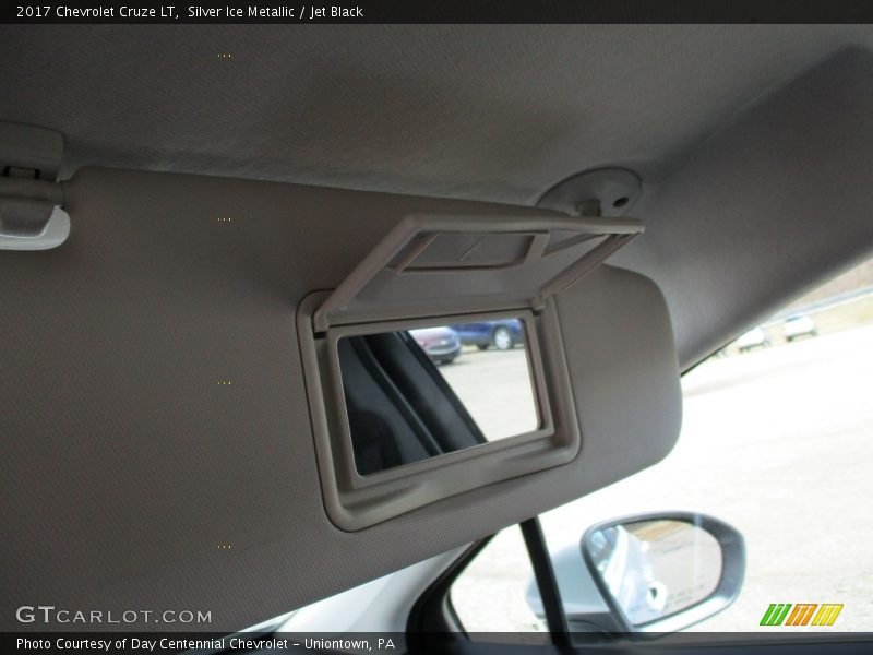 Silver Ice Metallic / Jet Black 2017 Chevrolet Cruze LT