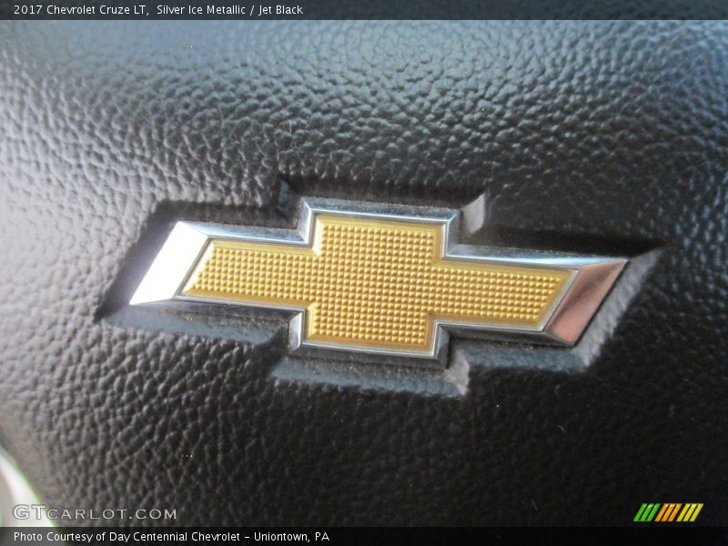 Silver Ice Metallic / Jet Black 2017 Chevrolet Cruze LT