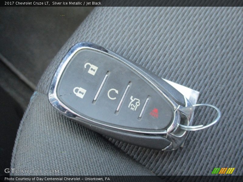 Silver Ice Metallic / Jet Black 2017 Chevrolet Cruze LT