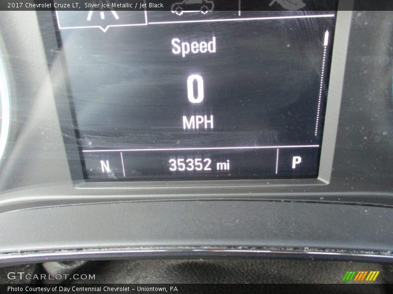 Silver Ice Metallic / Jet Black 2017 Chevrolet Cruze LT