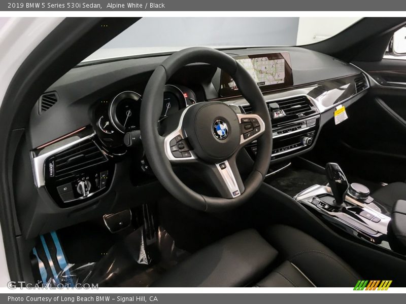 Alpine White / Black 2019 BMW 5 Series 530i Sedan
