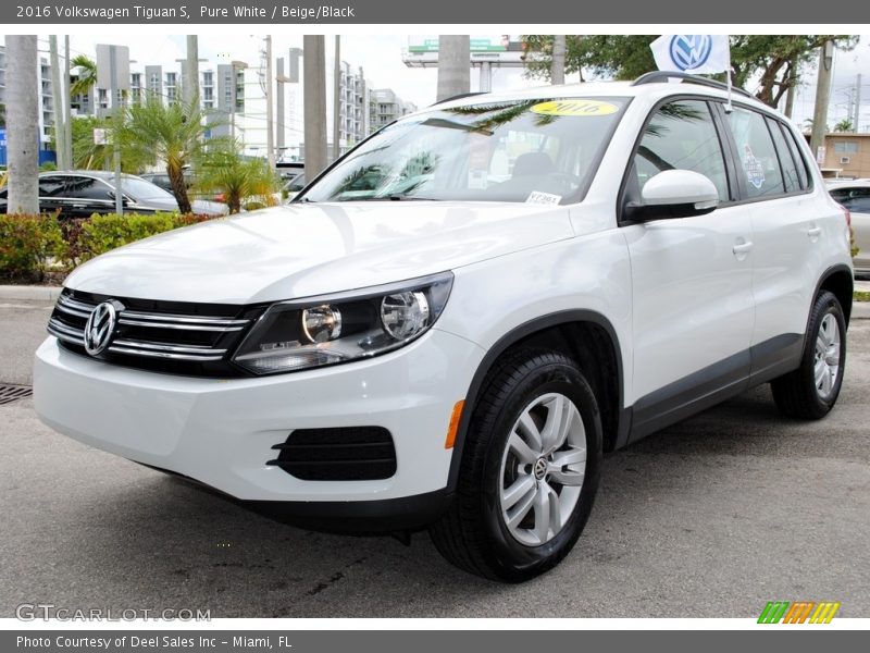 Pure White / Beige/Black 2016 Volkswagen Tiguan S
