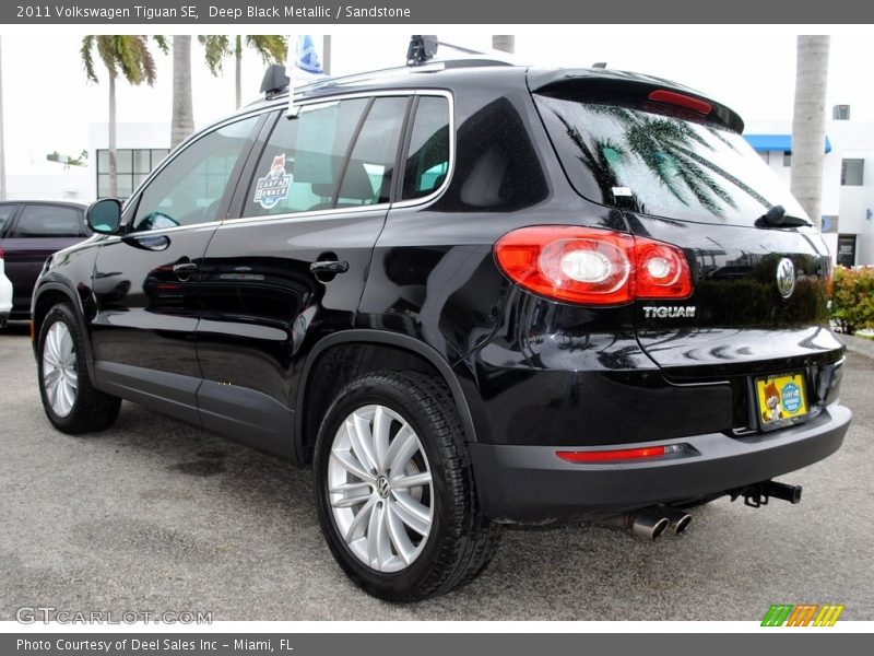Deep Black Metallic / Sandstone 2011 Volkswagen Tiguan SE