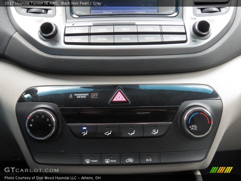 Black Noir Pearl / Gray 2017 Hyundai Tucson SE AWD