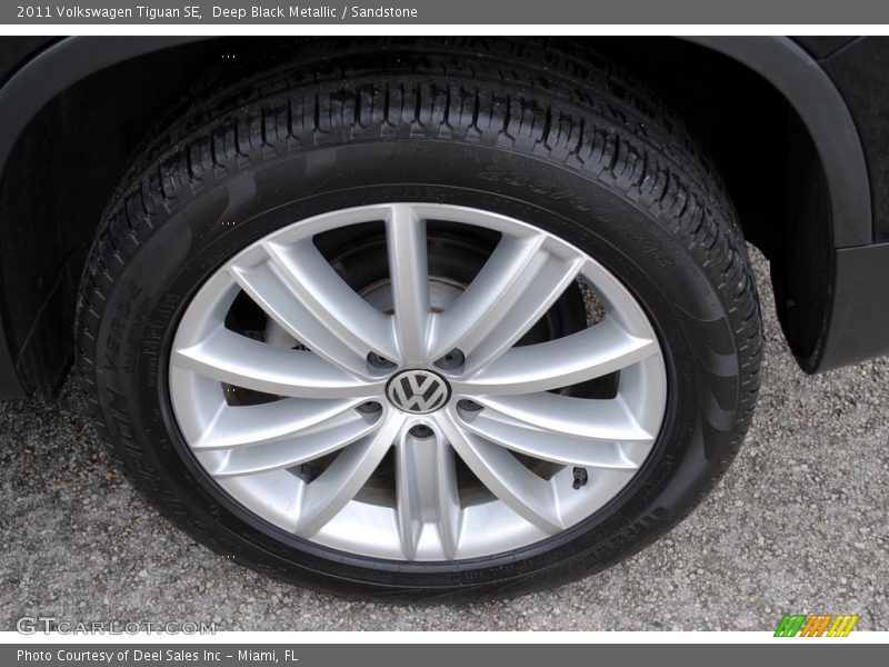 Deep Black Metallic / Sandstone 2011 Volkswagen Tiguan SE