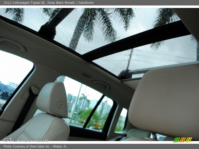 Deep Black Metallic / Sandstone 2011 Volkswagen Tiguan SE