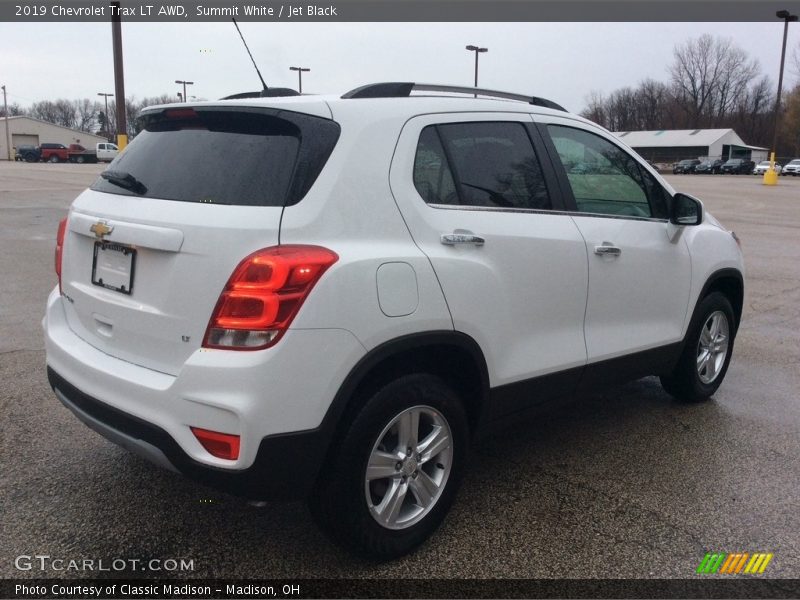 Summit White / Jet Black 2019 Chevrolet Trax LT AWD