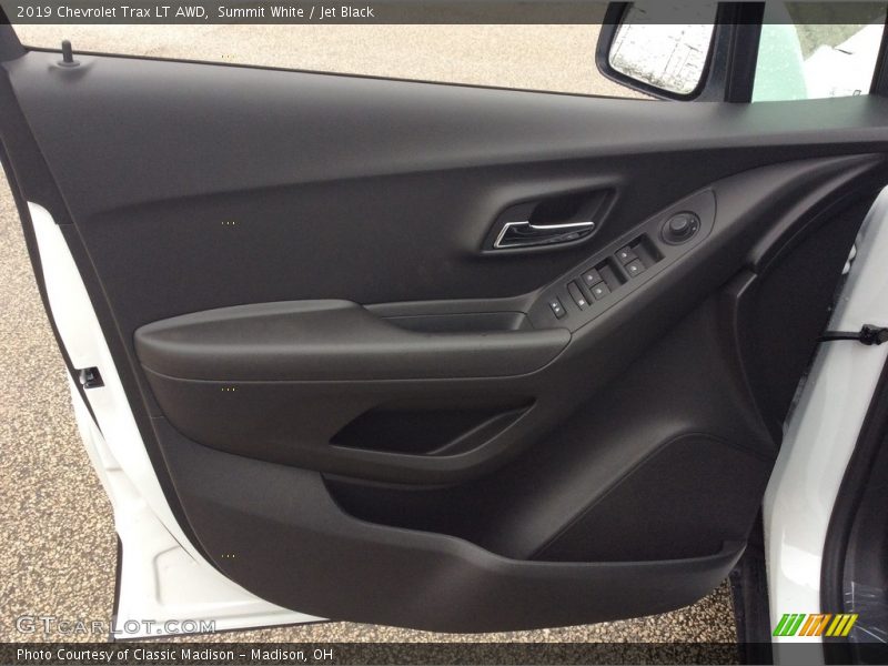 Summit White / Jet Black 2019 Chevrolet Trax LT AWD