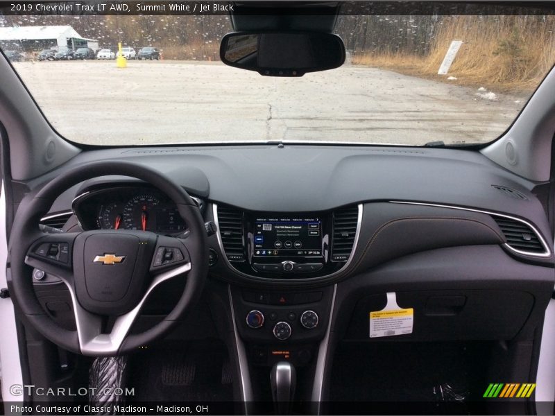 Summit White / Jet Black 2019 Chevrolet Trax LT AWD
