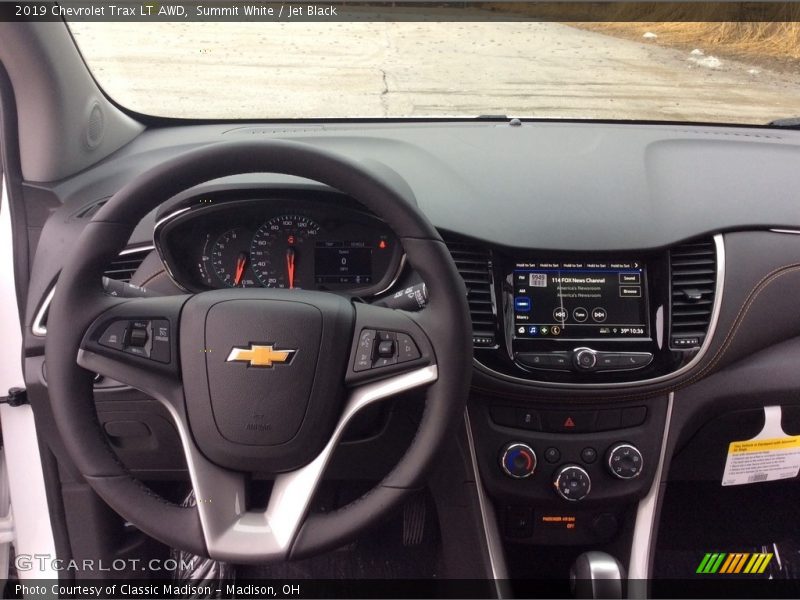 Summit White / Jet Black 2019 Chevrolet Trax LT AWD