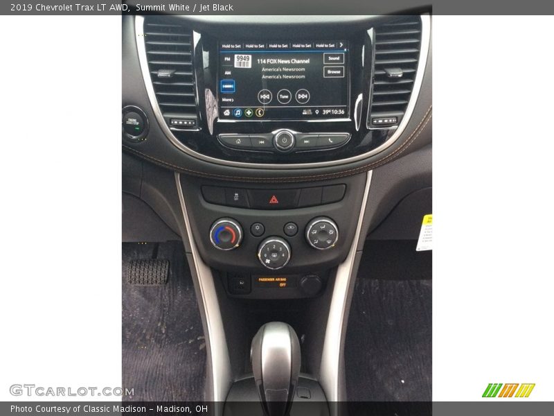 Summit White / Jet Black 2019 Chevrolet Trax LT AWD