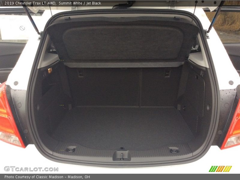 Summit White / Jet Black 2019 Chevrolet Trax LT AWD