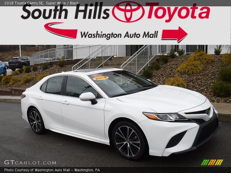 Super White / Black 2018 Toyota Camry SE