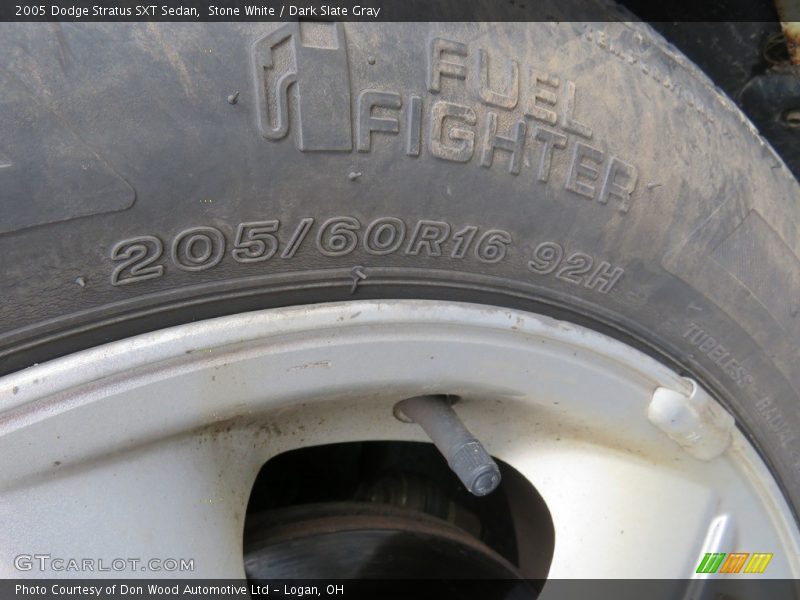 Stone White / Dark Slate Gray 2005 Dodge Stratus SXT Sedan