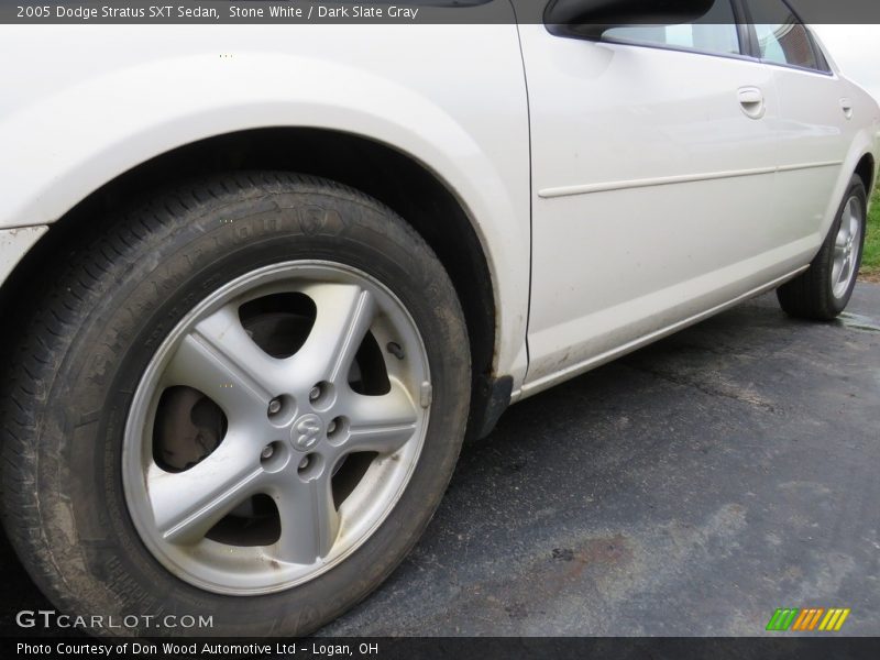 Stone White / Dark Slate Gray 2005 Dodge Stratus SXT Sedan