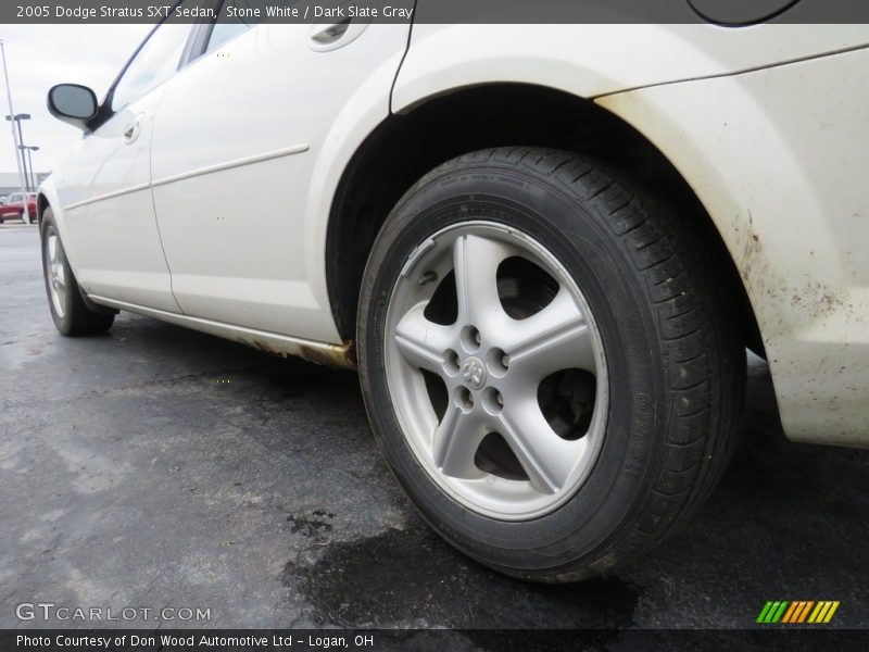 Stone White / Dark Slate Gray 2005 Dodge Stratus SXT Sedan