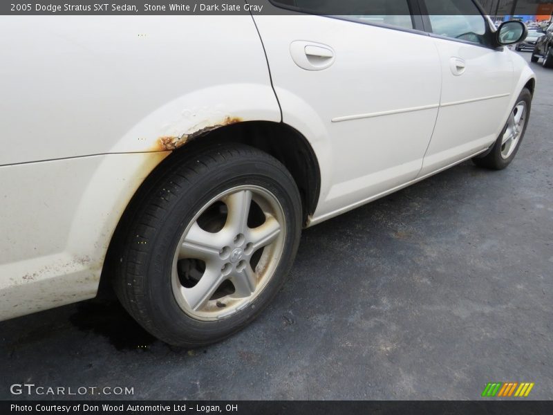 Stone White / Dark Slate Gray 2005 Dodge Stratus SXT Sedan