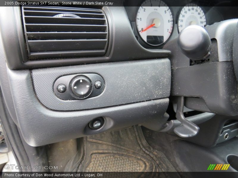 Stone White / Dark Slate Gray 2005 Dodge Stratus SXT Sedan