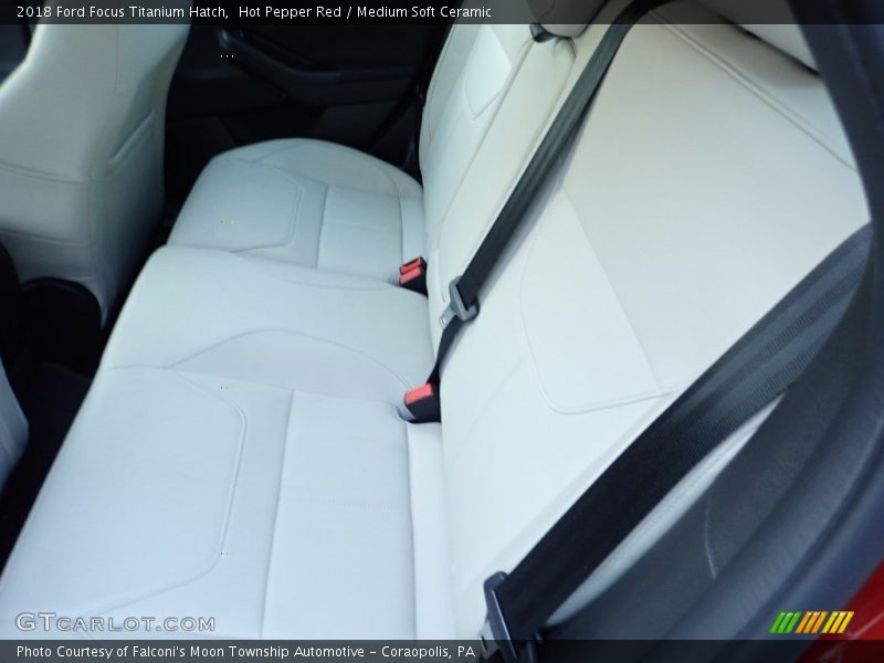 Hot Pepper Red / Medium Soft Ceramic 2018 Ford Focus Titanium Hatch