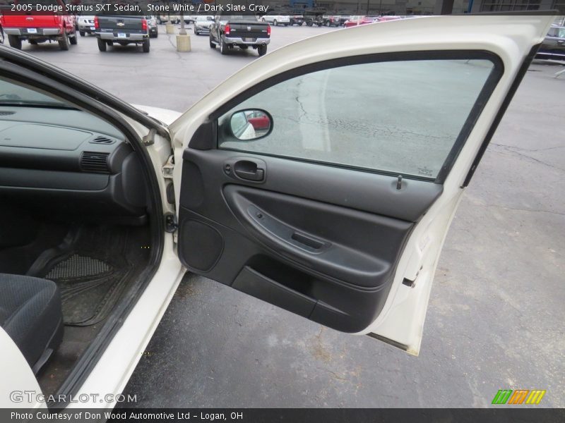 Stone White / Dark Slate Gray 2005 Dodge Stratus SXT Sedan