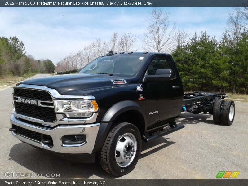Front 3/4 View of 2019 5500 Tradesman Regular Cab 4x4 Chassis