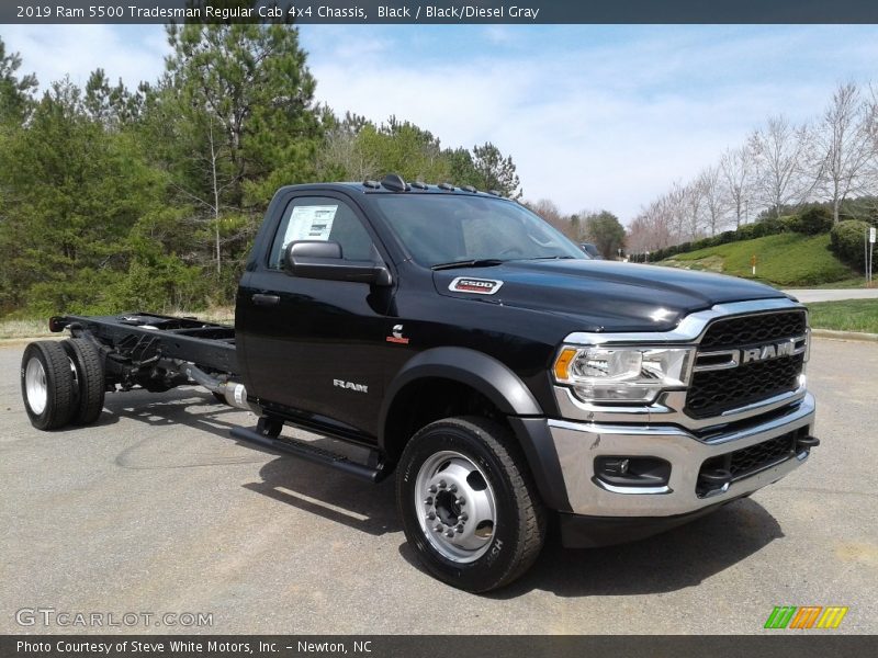 Front 3/4 View of 2019 5500 Tradesman Regular Cab 4x4 Chassis