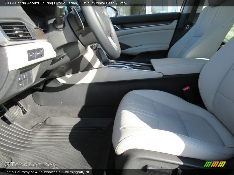 Platinum White Pearl / Ivory 2019 Honda Accord Touring Hybrid Sedan