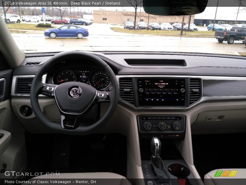Deep Black Pearl / Shetland 2019 Volkswagen Atlas SE 4Motion