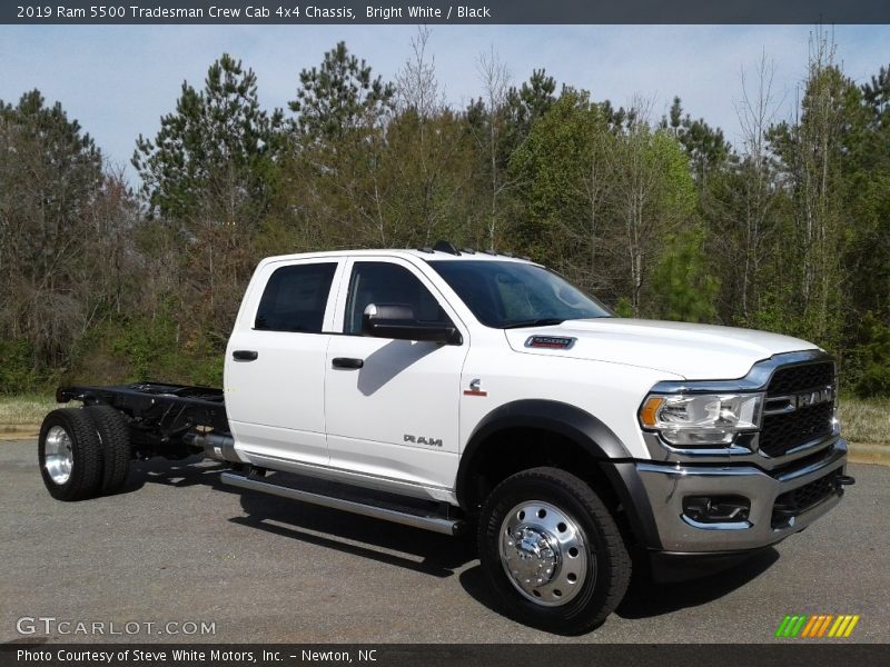  2019 5500 Tradesman Crew Cab 4x4 Chassis Bright White