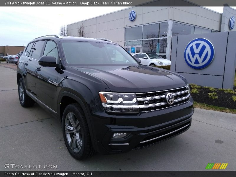 Deep Black Pearl / Titan Black 2019 Volkswagen Atlas SE R-Line 4Motion