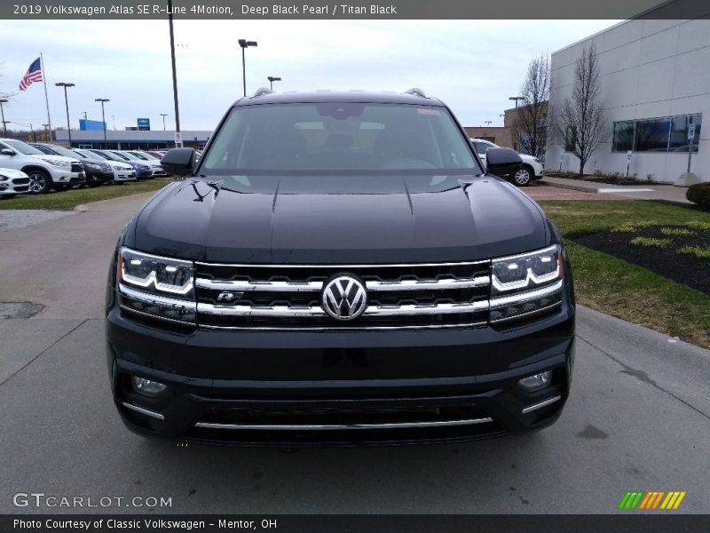 Deep Black Pearl / Titan Black 2019 Volkswagen Atlas SE R-Line 4Motion