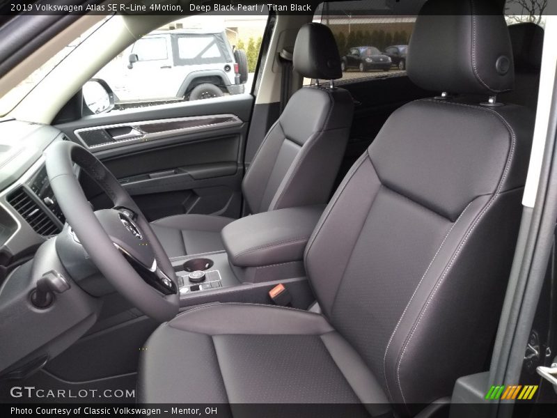  2019 Atlas SE R-Line 4Motion Titan Black Interior